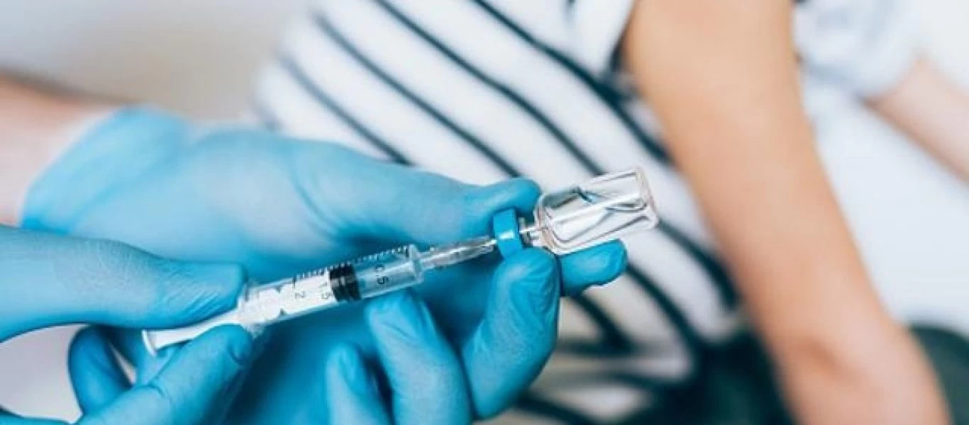 Καθηγητής αιματολογίας για τους θανάτους μετά τα εμβόλια κορωνοϊου: «Είναι μέρος του… κινδύνου»!